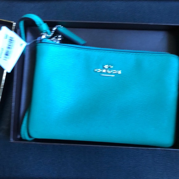 Brand New Jade Green Coach Wristlet - Picture 2 of 5
